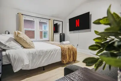 Image de 2 Br 1 Bath Apt with Parking | Close to Amenities