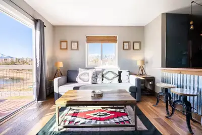 Image de Lakeside One Bedroom. King. Insane Views!