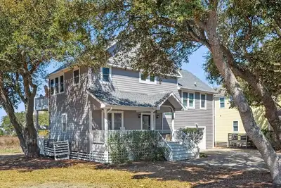 Image de Magnolia Breeze: Dog-friendly, Hot Tub, Soundfront Views