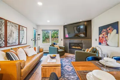 Image de Ski In/Ski Out Pico Resort Unit E106: 3br newly renovated condo