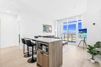 Image de Bright 2br/2ba Condo near Credit Valley Hospital