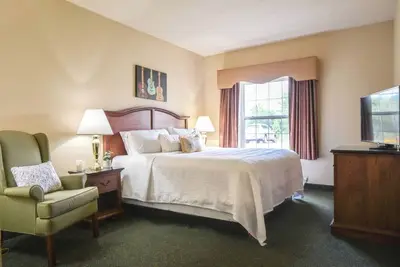 Image de Nature & Comfort | 2 Pet Friendly Units Near Waterfalls, Hiking, Kayaking!