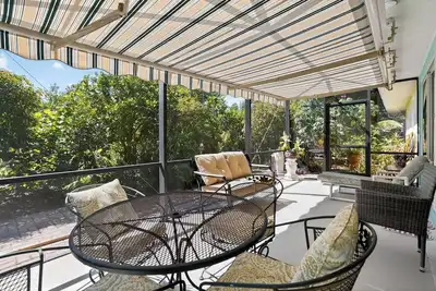 Venice Getaway – Minutes to Beaches & Downtown