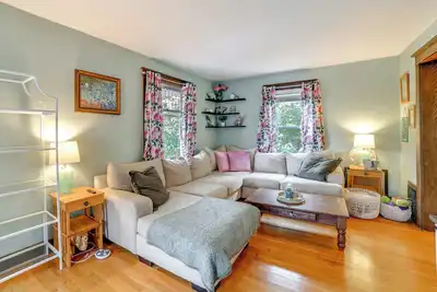 Image de 1 Mi to Dtwn Binghamton: Pet-Friendly Home w/ Deck