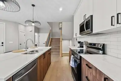 Image de 4 Bed | GameRoom | PrivateGarage | Min to Hospital