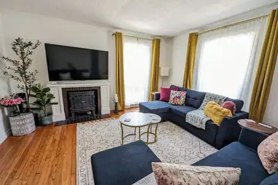 Image de Charming Lux Gem in Med Center w/ 2 King Beds-Patio-Backyard