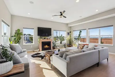 Image de Family Fun Near Cedar Point | Rooftop Lake Views