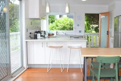 Image de Classic Meets Contemporary: 1960s Beach House