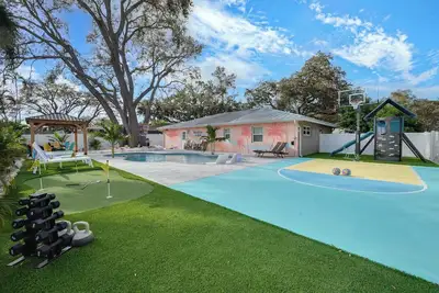 Image de Heated Pool, Mini Golf, Sport Ct, Gym 3Mi to Beach