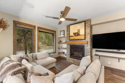 Image de Charming Ski Condo Near Keystone with Fireplace & Scenic Balcony