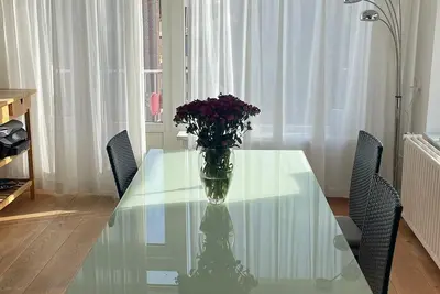 Image de Modern 2-Bedroom Apartment in the Heart of Watergraafsmeer, Amsterdam.