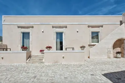 Image de An old rural building where you can experience moments of relaxation surrounded by nature.