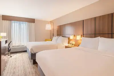 Image de 2 Units | Outdoor Pool | Fitness Center | Melbourne Stay