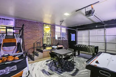 Image de New! Bluff City Gem with Game Room