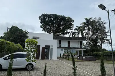 Image de Amazing chalet with A. C by the master bedroom and cieling fans in rest bedrooms