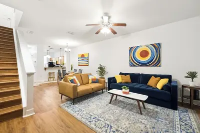 Image de Boho Chic Gated Condo – 2 King Suites, Community Pool, Near Uf & Shands