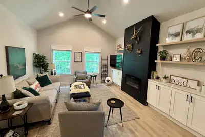 Image de 10 acre, mountain-top escape, near Dupont State Forest and Brevard