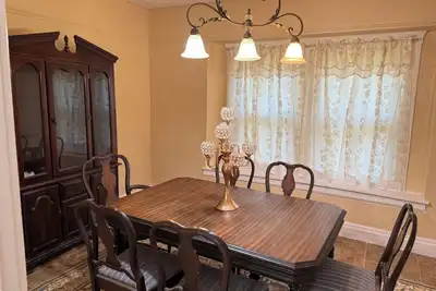 Image de Hidden Gem: Cozy, please read full description