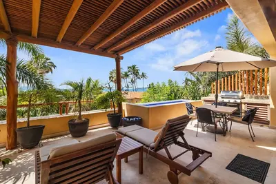 Image de Pelicano. Beachfront 2 floor condo in Bucerias