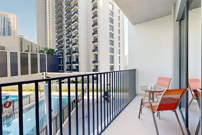 Image de Chic l 2 Bedroom l Pool View l Creek Harbour