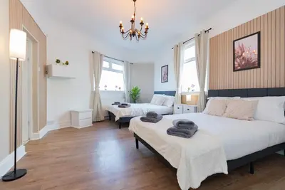 Image de Open Mind Property - 4br, 17 Guests & Free Parking