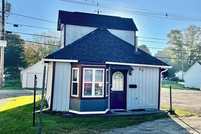 Image de Cozy little cottage with Ac in charming Saegertown close to French Creek