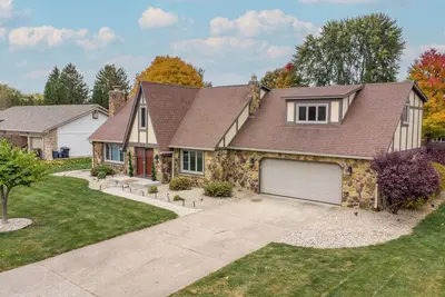 Image de Updated 4 Br Home, Pool, Hot Tub, Game Room