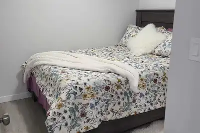 Image de Modern, serene & cozy 2 bedroom | Ideal for travelers, families & work trips