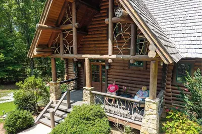 Image de Charming 3. 5 bedroom cabin on the lake in a private gated community resort