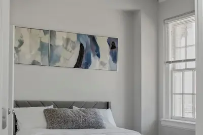 Image de Spacious Downtown Condo With High Rise View