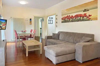 Image de Oasis of quiet and elegance 30 m from the Bardolino-Garda promenade.