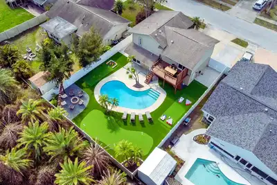 Image de Florida Living Meets GroovyGameRoom/Pool/MiniGolf