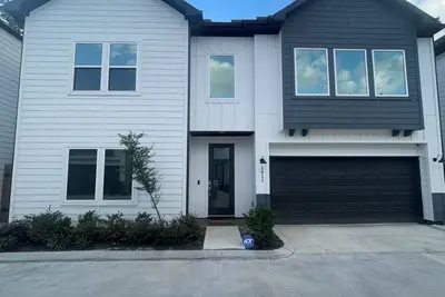 Image de New build moments from downtown Unit A