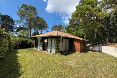 Image de Joli chalet au cœur des Landes. \n grand jardin dans un cadre verdoyant et boisé