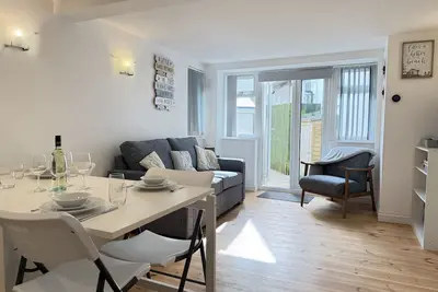 Image de Penny’s Place – Charming Downalong Apartment Near Beach and Harbour, Perfect for Families