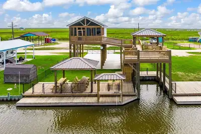 Image de Canal front cutie with Boat lift, Bay access, and Ocean view!