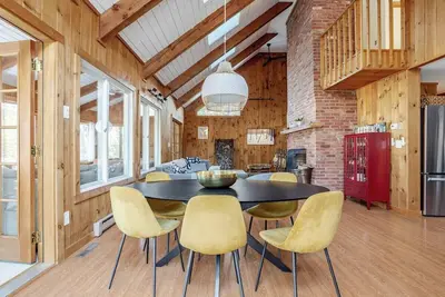 Image de Lakefront Berkshire Retreat. Relax, go outdoors hike, ski, explore art & culture