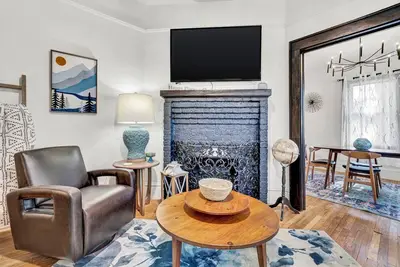 Image de Walk to Downtown! Pet-Friendly 2br Near Trails, Breweries, Restaurants