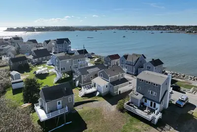 Image de Lighthouse Point Home - Water&Sunset Views -Walk to Lighthouse, Beaches