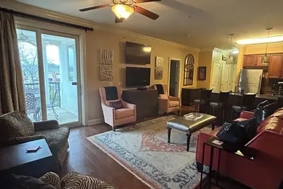 Image de 3-Br Condo Auburn, Al  Walking distance and minutes from downtown and campus