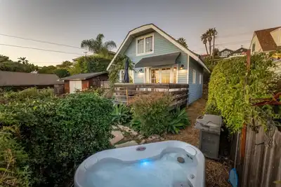 Image de Poppy`s Cottage - Oceanview, Jacuzzi, Dog Friendly
