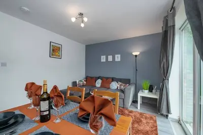 Image de Spacious 4 Bed Home | Parking + Garden Sheffield