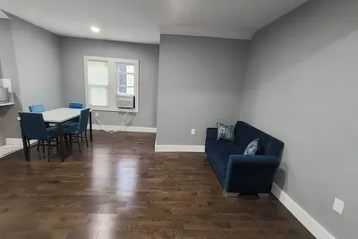 Image de Soothing 3-bedroom apartment, King bed ensuite, queen bed and full bed in Newark