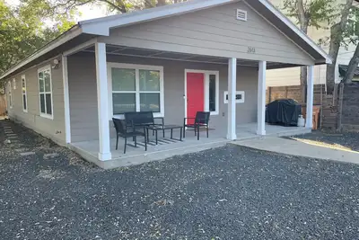 Image de East Austin 4 Bedroom Bungalow
