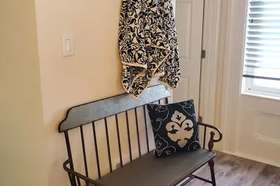 Image de Cozy and newly renovated 4-bedroom farmhouse in Howell at The Carr Farm!