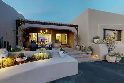 Image de Elegant Foothills Retreat with Stunning Views & Hacienda del Sol Amenities