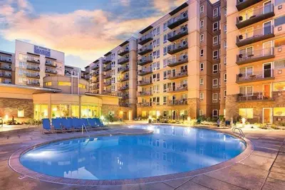 Image de 3-bedroom condo in beautiful Seaside with fitness room, balcony w ocean view