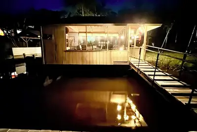 Image de Waterfront Retreat with Dock & Kayaks – The Low Tide Lounge, Midway Ga