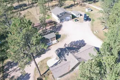 Image de Perfect little ranchette just 1/4 mile outside of Custer city limits.