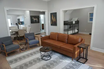 Image de Spacious 4-bedroom house with 7 beds in Indianapolis downtown